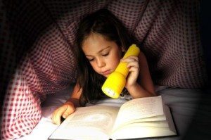 reading-girl-flashlight
