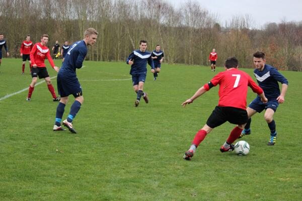 Warwick skipper Tom Murray (red) avoids a challenge. Photo: @warwickvarsity.