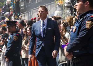 Image: Sony Pictures. Bond (Daniel Craig) in the Dia de los Muertos procession