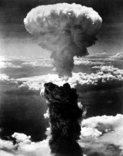 The mushroom cloud of the bomb dropped on Nagasaki in 1945. Image: National Archives / Flickr