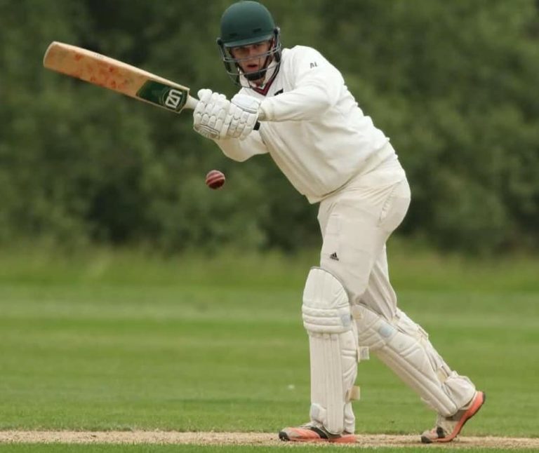 Warwick Men’s Cricket team edged to victory in Varsity The Boar