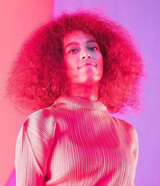 Solange on stage in a pink hue