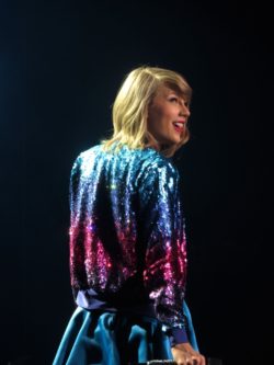 Taylor Swift, bright clothes on stage