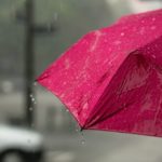 Red umbrella in the rain - Testaments