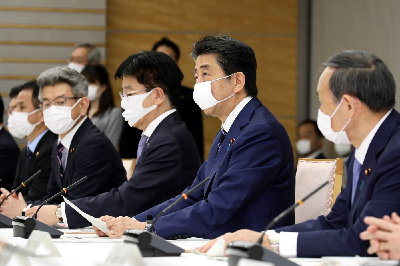 Japanese ministers sitting at a table / Image: Wikimedia Commons