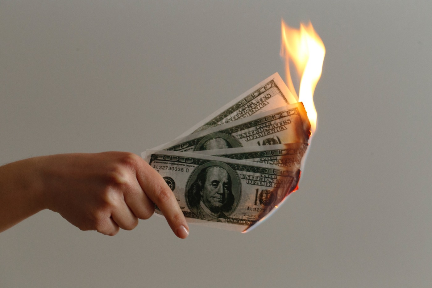 Burning money / Image: Unsplash