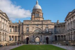 Old_College,_University_of_Edinburgh_(24923171570) (1)