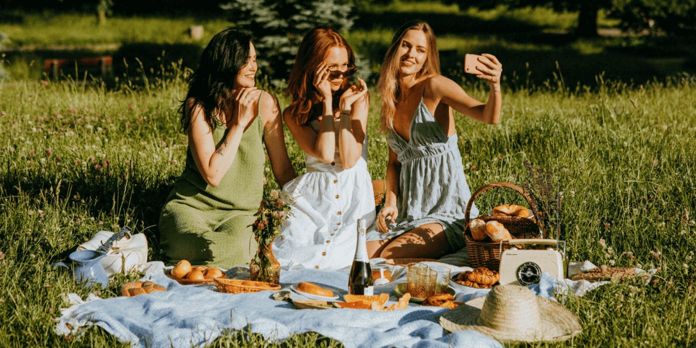 Girl’s picnic/ Image: KoolShooters/ Pexels